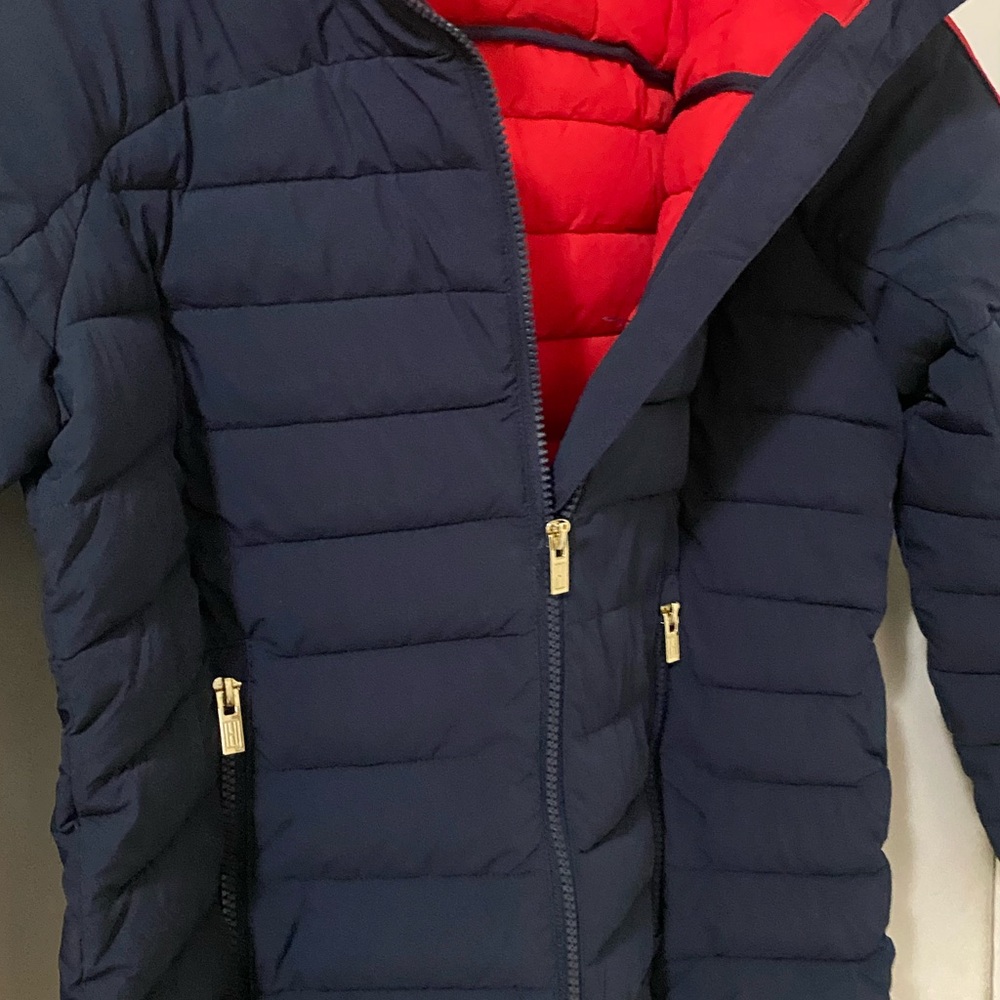 Tommy Hilfiger Women’s Red Packable Lightweight Hooded Puffer Jacket - Picture 9 of 13